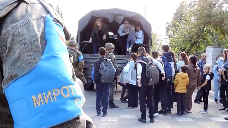 Из Карабаха было эвакуировано 5 тысяч человек российских миротворцев.